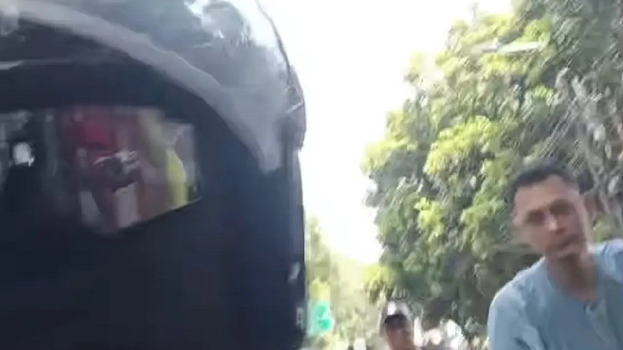Viral Pemotor Dipukul Saat Berkendara, Polisi Sudah Kantongi Identitas Pelaku Dan Akan Melakukan Tes Urine